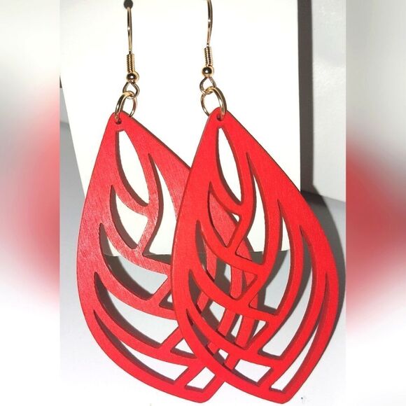 Gorgeous hollow wooden earrings - Picture 5 of 5